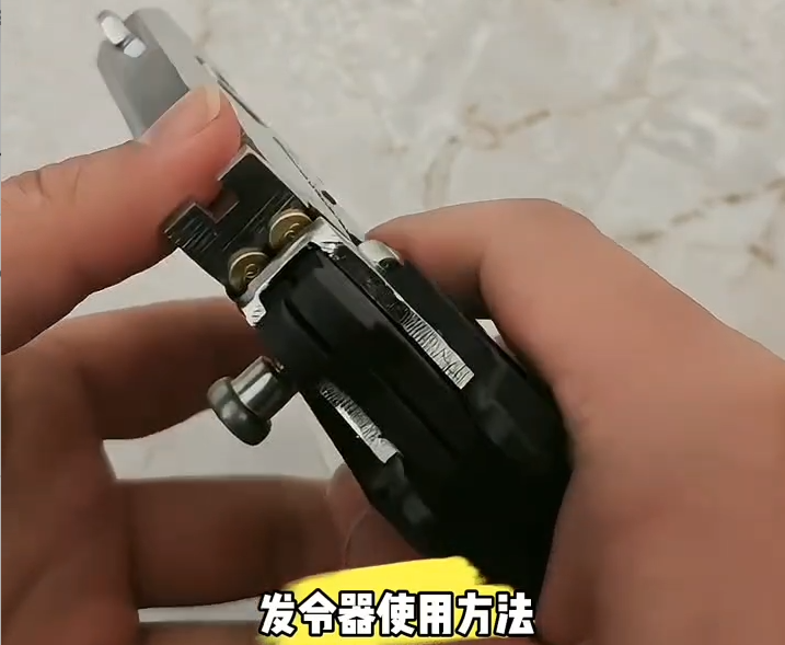 军品商城-夺金双发发令枪使用方法