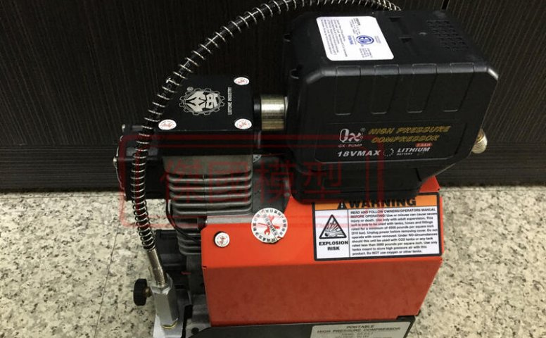 便携锂电池式PCP高压打气机-总重6.7kg/可打4500PSI/30MPA/电池充电110V及可