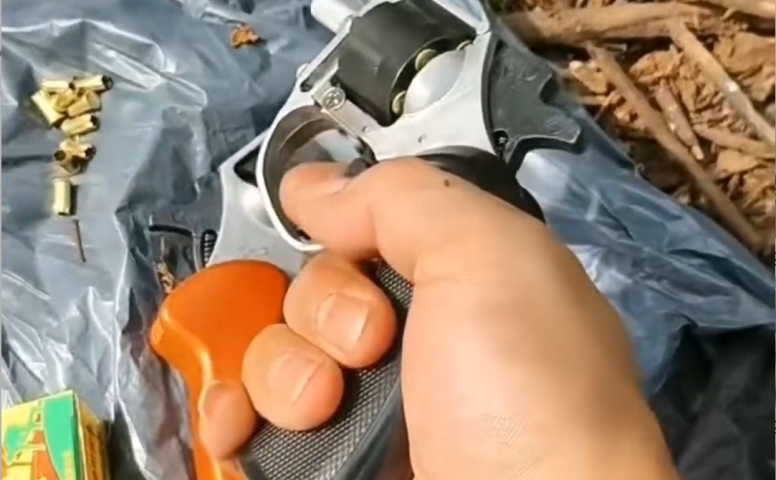 军品商城-左轮发令枪演示视频