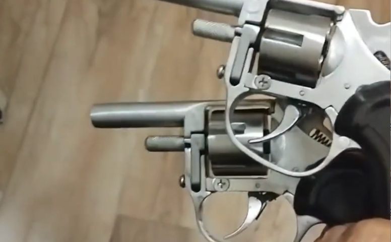 军品商城-经典老款6连发左轮发令器 发令枪视频